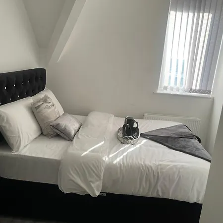 Charming 1 Bedroom Apartment In The Heart Of Manchester Close To Manchester City Centre And Etihad Stadium-2