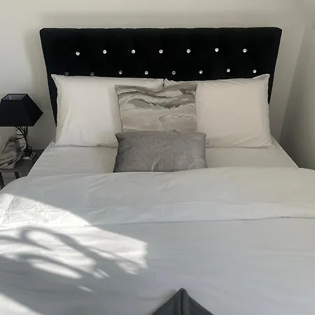 Charming 1 Bedroom Apartment In The Heart Of Manchester Close To Manchester City Centre And Etihad Stadium-3