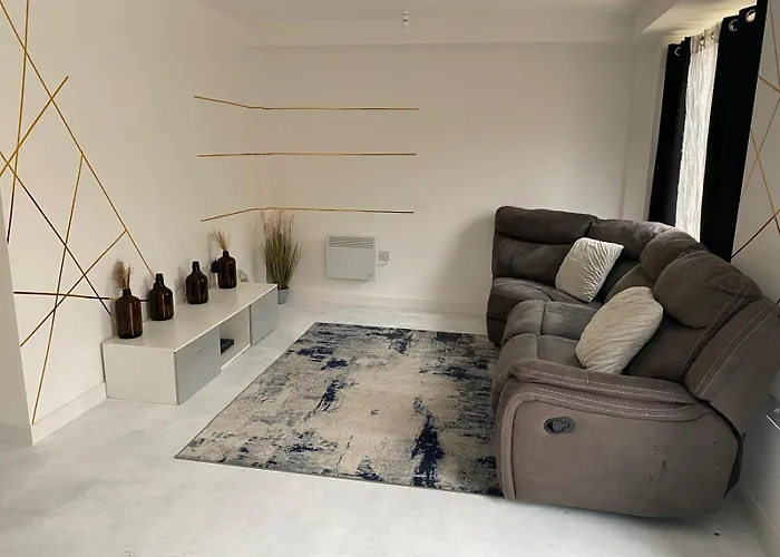 1 Big Stunning Bedroom In An Apartment Central To Piccadilly, Mancity Stadium, And Coop Live